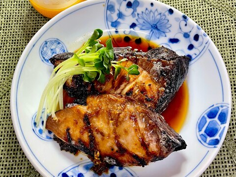 皮まで美味しい♡魚焼きグリルで焼くブリの照り焼き